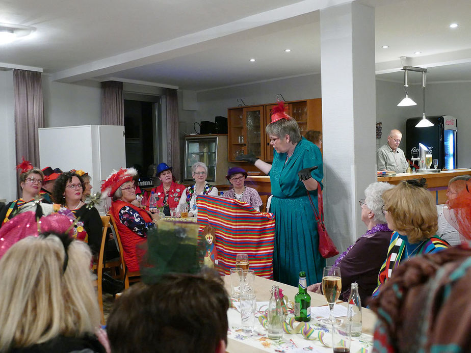 Frauenkarneval der kfd im Landhotel Weinrich (Foto: Karl-Franz Thiede)